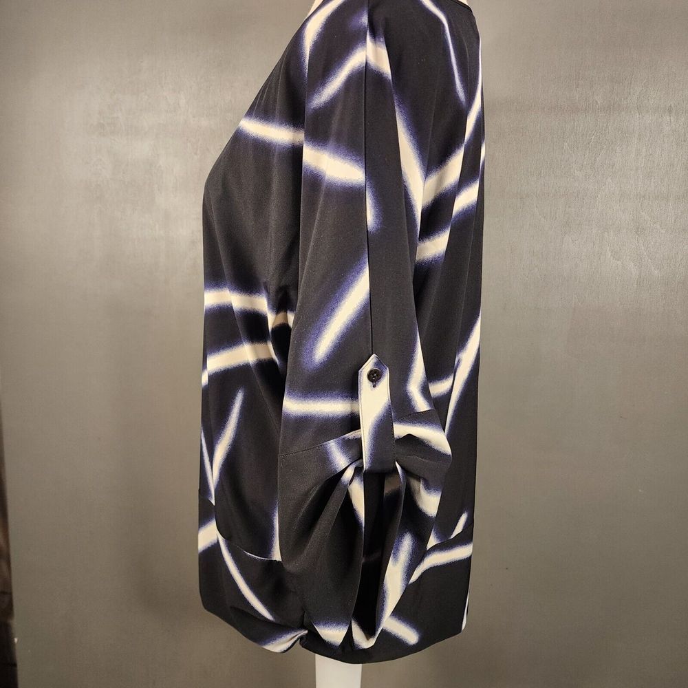 Chicos Women's Dolmen Top SZ 1 Tab Sleeve Geometric Print Popover Ruched Side - Picture 3 of 10